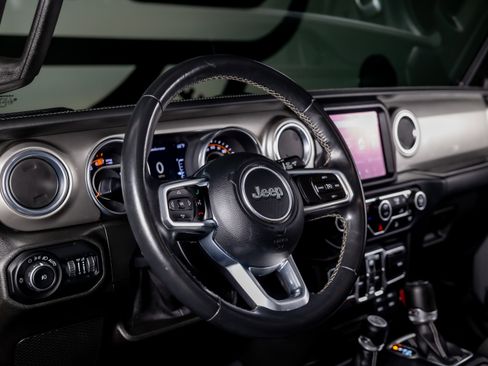 Used 2019 Jeep Wrangler Unlimited Sahara image 28