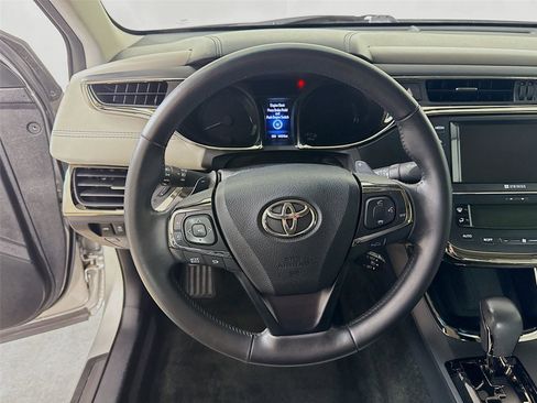 Used 2013 Toyota Avalon Limited w/ Technology Pkg FWD image 19