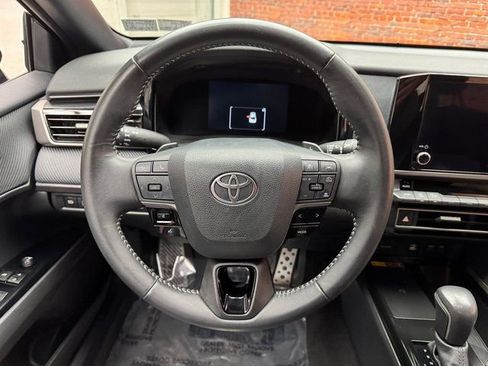 Used 2025 Toyota Camry SE image 14