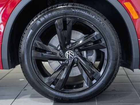 Used 2024 Volkswagen Tiguan SE R-Line AWD/4WD image 17