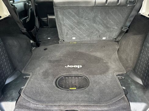 Used 2016 Jeep Wrangler Unlimited Rubicon image 15