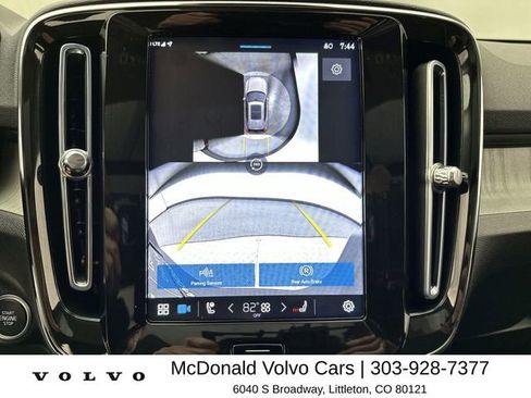 Certified 2025 Volvo XC40 B5 Plus AWD/4WD image 17