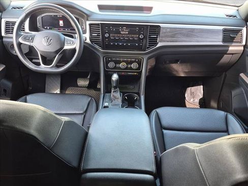 Used 2022 Volkswagen Atlas Cross Sport SE FWD image 17