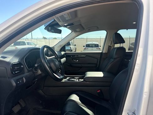 Used 2025 Honda Pilot EX-L image 15