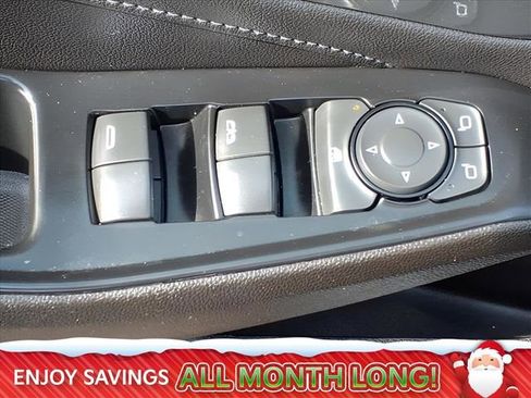 Used 2023 Chevrolet Traverse LT w/ Rear Camera Mirror Package image 17