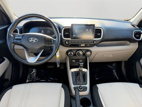 Used 2023 Hyundai Venue SEL image 16