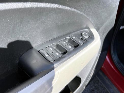 Used 2025 Hyundai Venue SEL FWD image 19