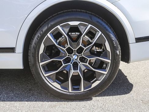 Certified 2023 BMW X7 xDrive40i w/ M Sport Package AWD/4WD image 8