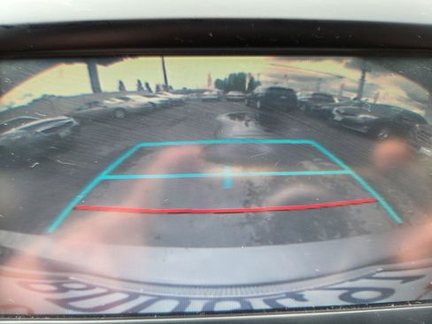 Used 2016 Toyota Camry SE image 18