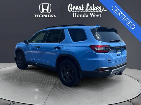 Used 2025 Honda Pilot TrailSport image 3