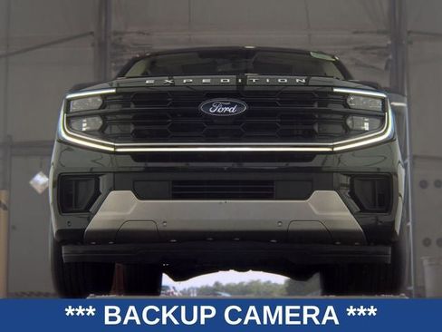 Used 2025 Ford Expedition Platinum AWD/4WD image 3