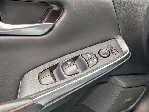 Used 2025 Nissan Sentra SR w/ SR Premium Package image 18