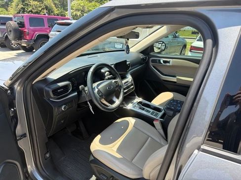 Used 2021 Ford Explorer XLT w/ Equipment Group 202A RWD image 7
