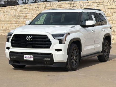 Used 2025 Toyota Sequoia SR5 AWD/4WD image 3