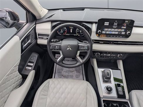 Used 2024 Mitsubishi Outlander SEL image 17