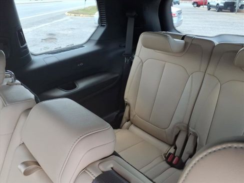 Used 2023 Jeep Grand Cherokee L Limited RWD image 10