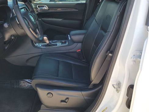 Used 2017 Jeep Grand Cherokee Overland image 6
