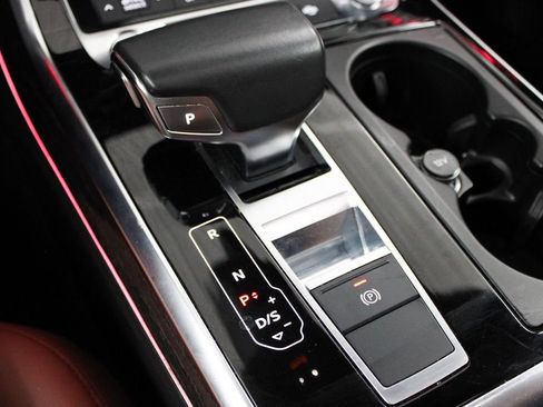 Used 2019 Audi Q8 Premium Plus w/ Premium Plus AWD/4WD image 36
