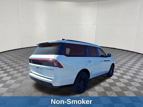 Used 2025 Lincoln Navigator Reserve w/ Jet Appearance Package AWD/4WD image 4