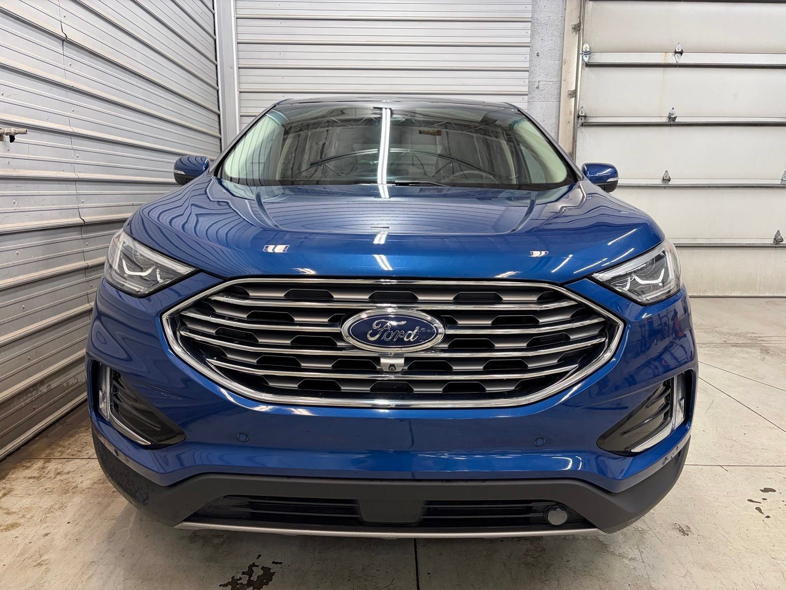 Used 2020 Ford Edge Titanium w/ Equipment Group 301A AWD/4WD image 2