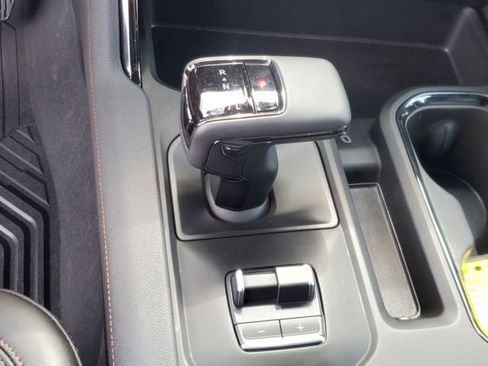Used 2025 GMC Sierra 1500 AT4 w/ AT4 Premium Package AWD/4WD image 28