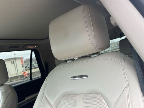 Used 2018 Ford Expedition Platinum image 19