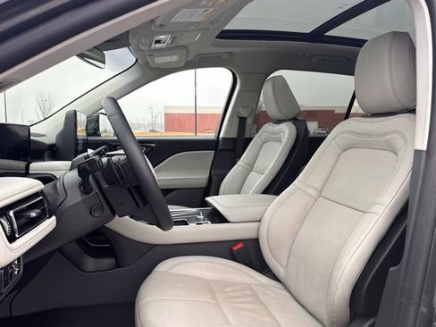 Used 2025 Lincoln Aviator Reserve w/ Illumination Package AWD/4WD image 7