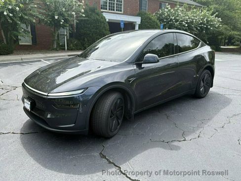 Used 2026 Tesla Model Y Long Range RWD image 2