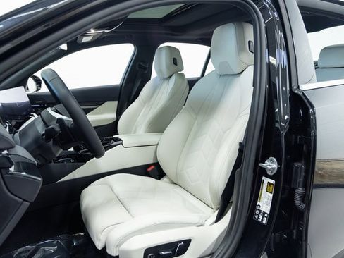 Certified 2025 BMW 530i xDrive w/ Premium Package image 21