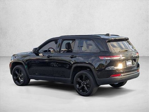 Used 2023 Jeep Grand Cherokee Limited w/ Black Appearance Package image 8