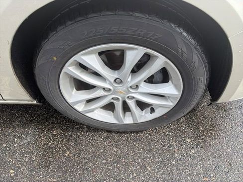 Used 2016 Chevrolet Malibu LT image 4