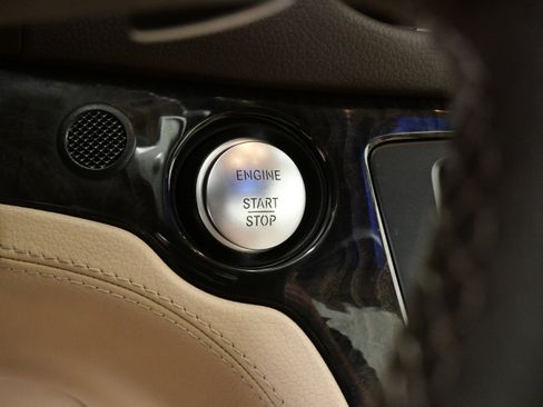 Used 2017 Mercedes-Benz SL 550 image 22
