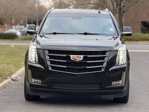 Used 2020 Cadillac Escalade Luxury w/ Escalade Sport Edition RWD image 4