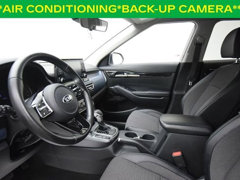 Used 2021 Kia Seltos S FWD image 11