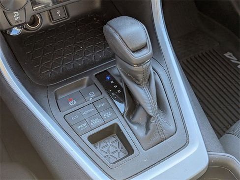 Used 2020 Toyota RAV4 LE image 22