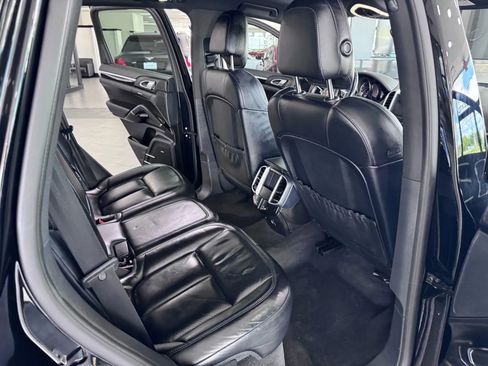 Used 2018 Porsche Cayenne Platinum Edition image 15