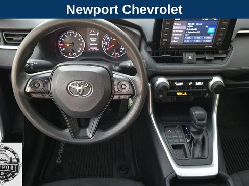 Used 2020 Toyota RAV4 LE image 15