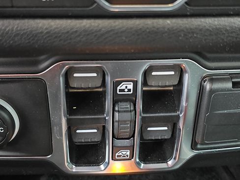 Used 2025 Jeep Gladiator Sport AWD/4WD image 26