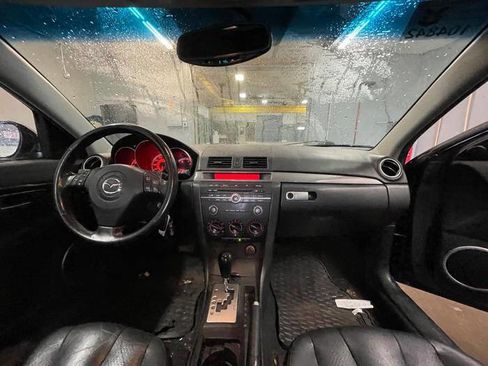 Used 2004 MAZDA MAZDA3 s w/ Moonroof & 6-CD Pkg image 32