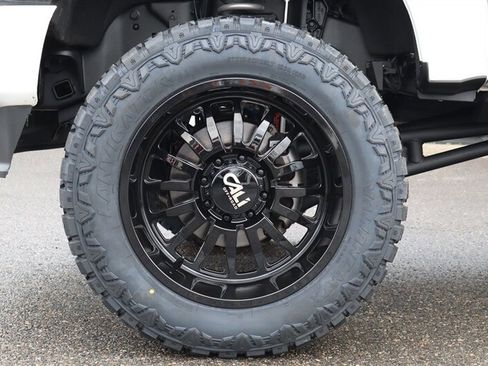 Used 2024 Ford F350 Platinum w/ FX4 Off-Road Package AWD/4WD image 10