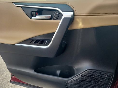 Used 2019 Toyota RAV4 Limited image 22
