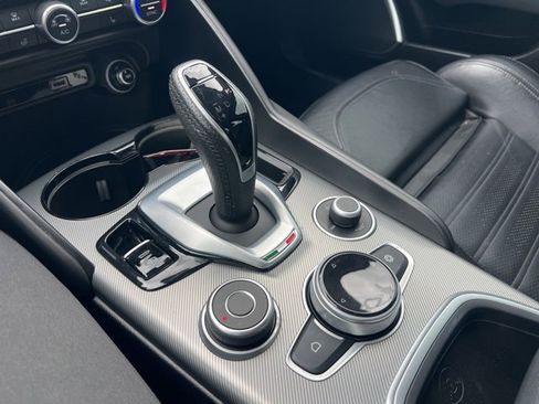 Used 2022 Alfa Romeo Giulia Veloce image 11