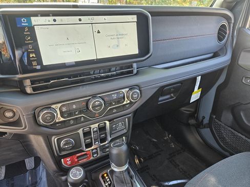 Used 2025 Jeep Gladiator Rubicon w/ Convenience Group image 21