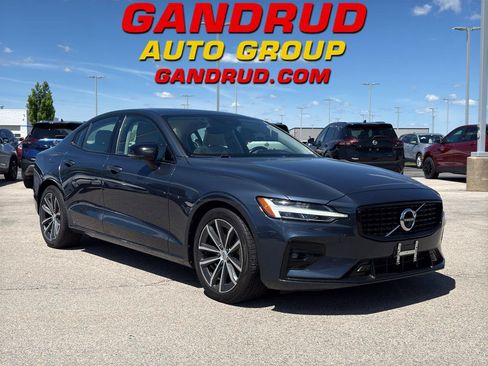 Used 2022 Volvo S60 B5 Inscription FWD image 1