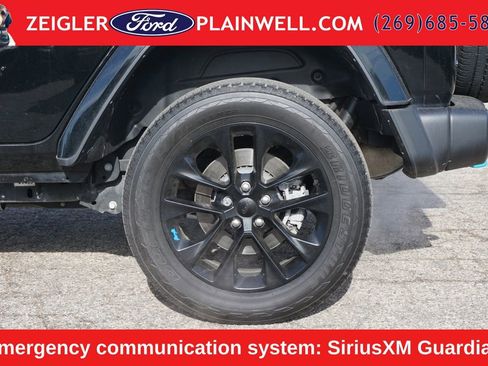 Used 2022 Jeep Wrangler Unlimited Sahara w/ Cold Weather Group AWD/4WD image 9
