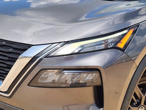 Used 2021 Nissan Rogue S FWD image 11