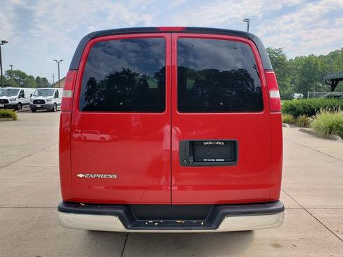 Used 2017 Chevrolet Express 3500 LT w/ LT Preferred Equipment Group RWD image 4