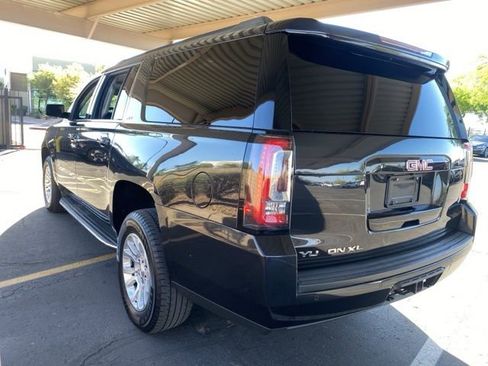 Used 2020 GMC Yukon XL SLT AWD/4WD image 2