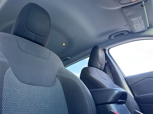 Used 2019 Jeep Cherokee Latitude w/ Popular Appearance Group image 23