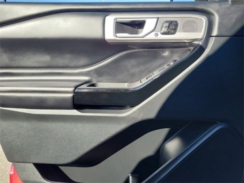 Certified 2023 Ford Explorer Platinum w/ Class IV Trailer Tow Package image 21